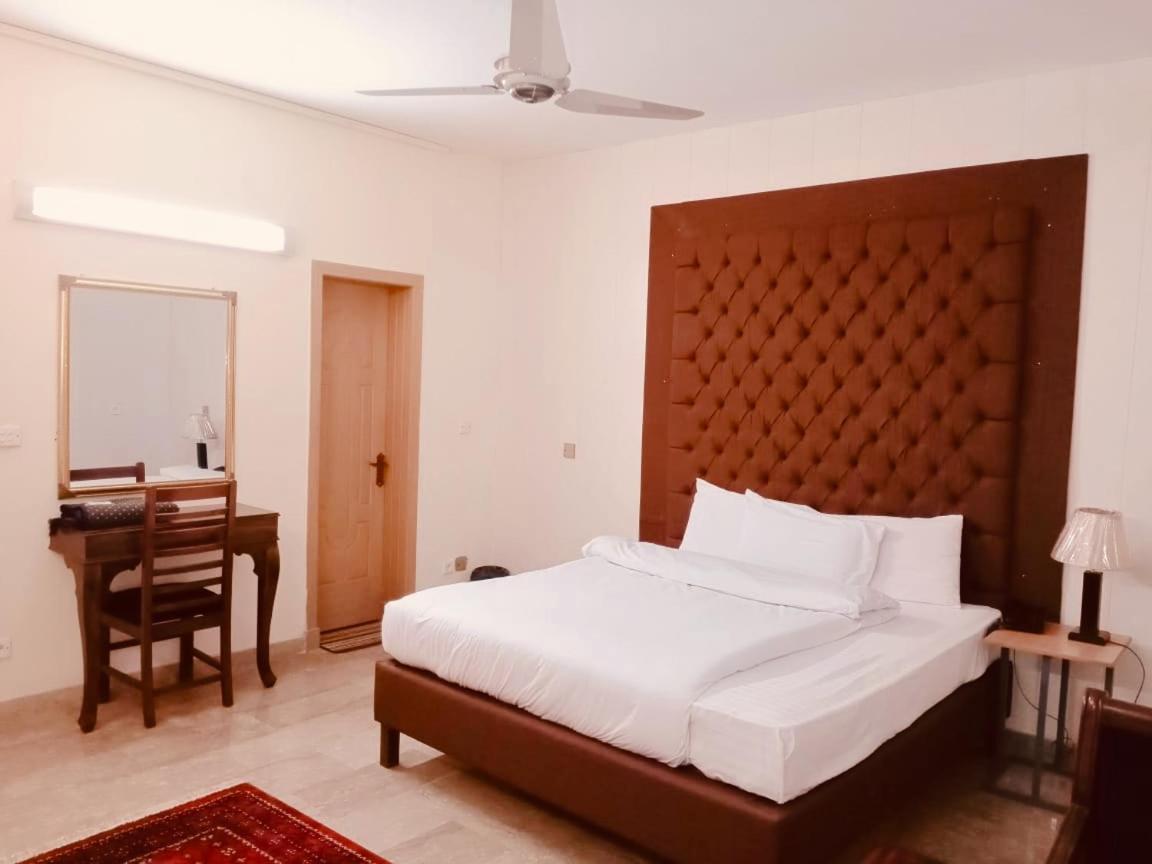 Blue Moon Residency Hotel Islamabad Ngoại thất bức ảnh